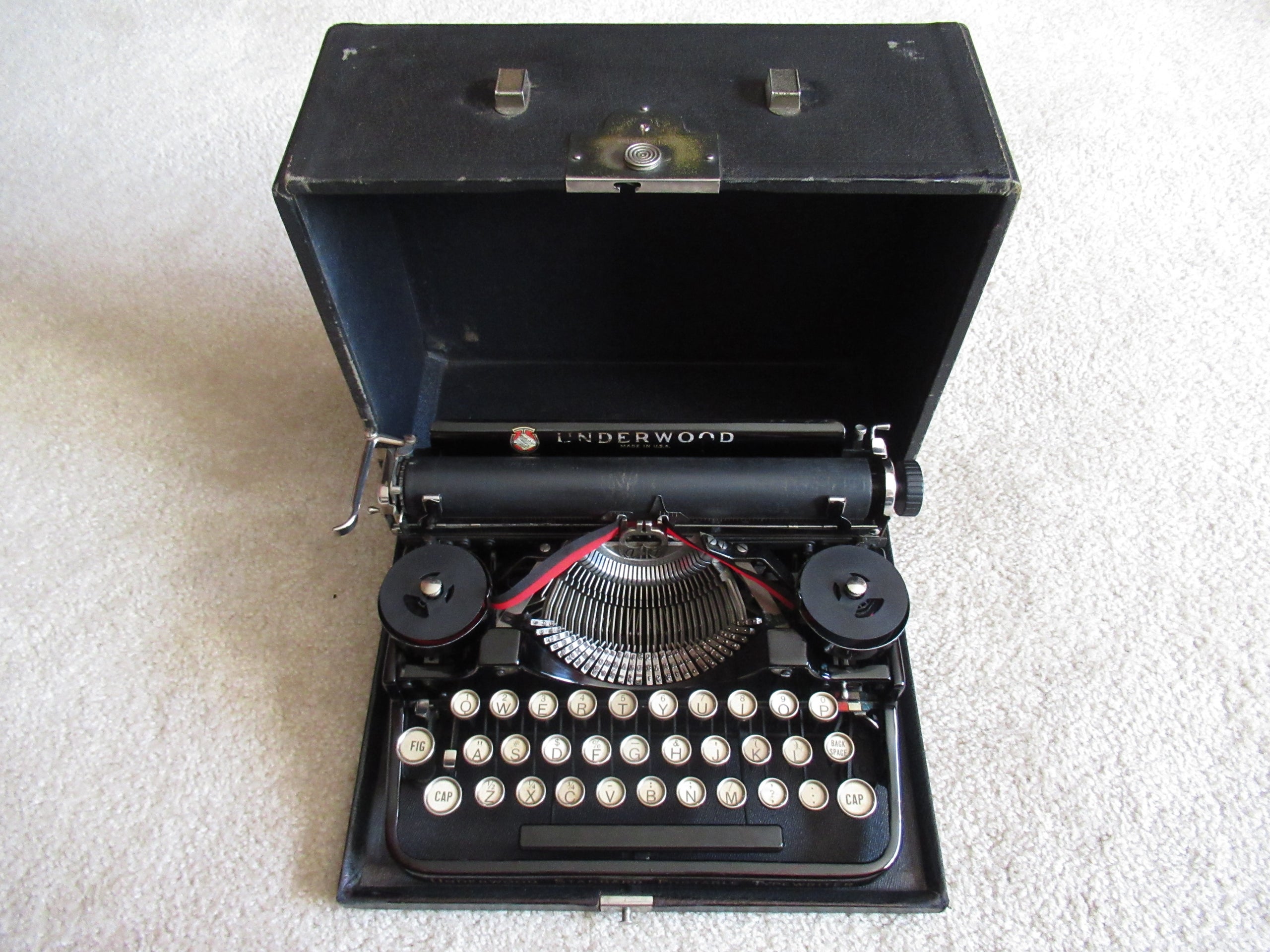 1922 Underwood Portable 3 Bank on the Typewriter Database